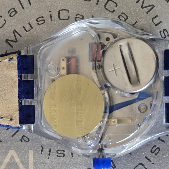 Swatch Green and Gold Artistic Timepiece - Picture 2 of 6